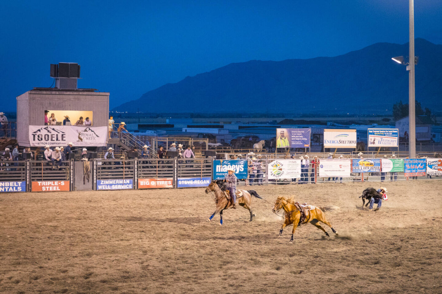 2 cowboys in Utah Rodeo Team Roping